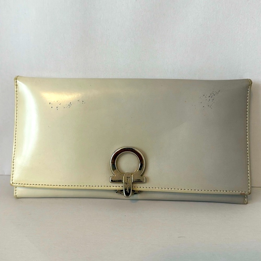 38 Salvatore Ferragamo Gancini Patent Leather Gray Ombre Bifold Snap Wallet